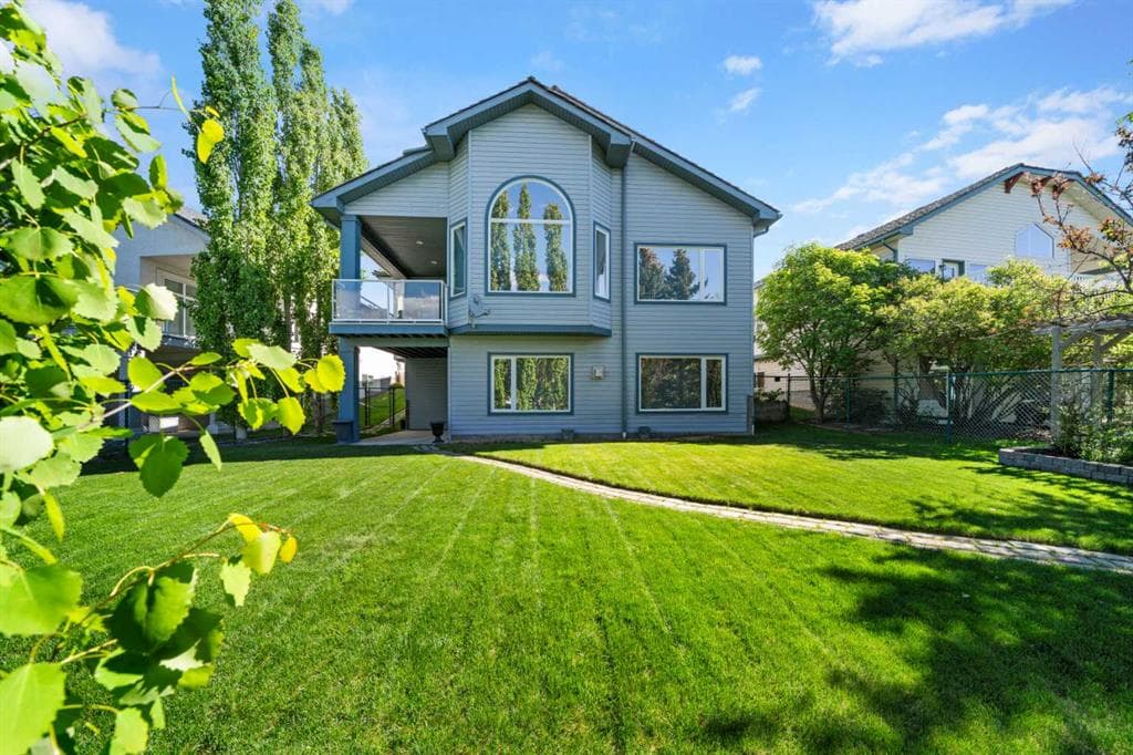 5-bed Detached for sale at 138 Gleneagles View, Cochrane
