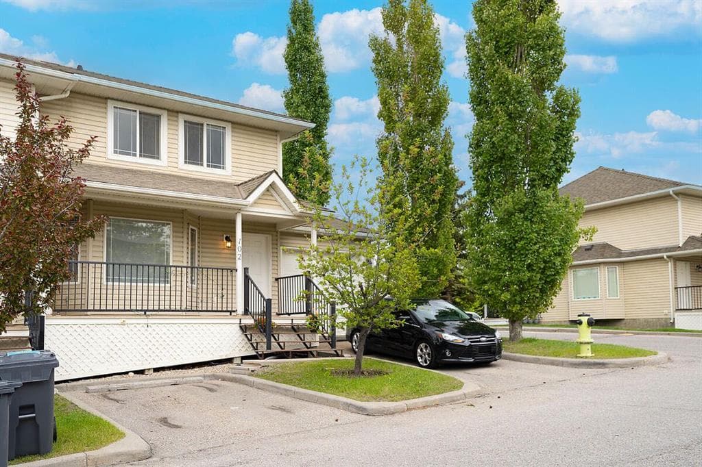 3-bed Townhouse for sale at 102, 950 Arbour Lake Road NW, Calgary