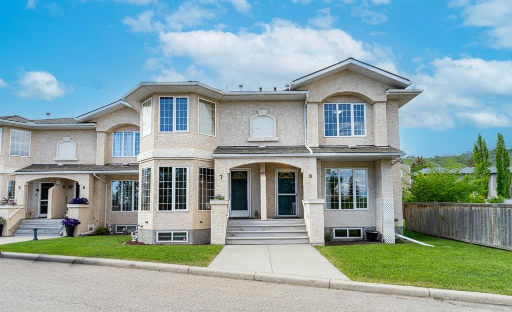 3-bed Townhouse for sale at 8, 120 Ross Avenue, Cochrane