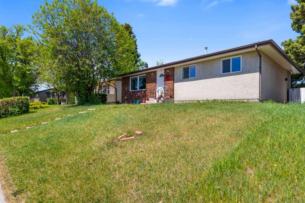 5-bed Detached for sale at 4140 Maryvale Drive NE, Calgary