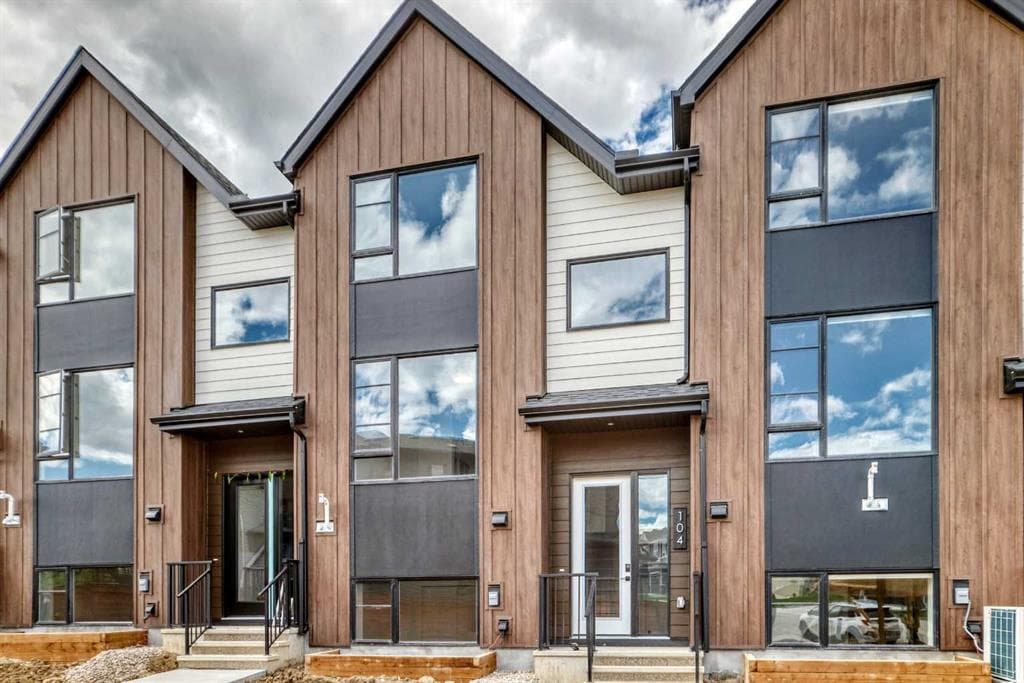 3-bed Townhouse for sale at 104, 199 Sage Hill Heights, Calgary