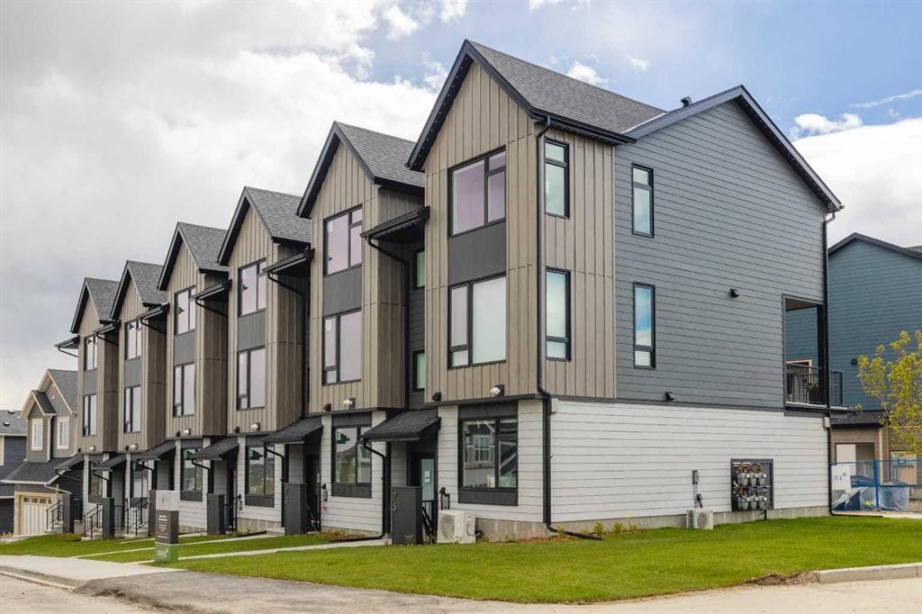 3-bed Townhouse for sale at 302, 199 Sage Hill Heights NW, Calgary