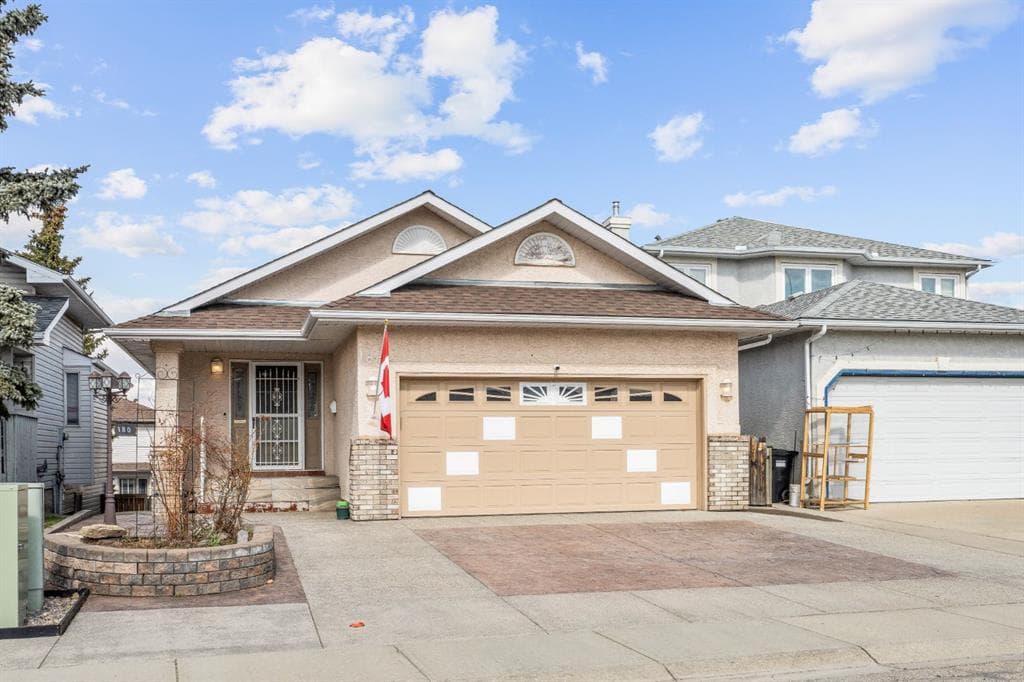 4-bed Detached for sale at 180 Hidden Vale Close NW, Calgary