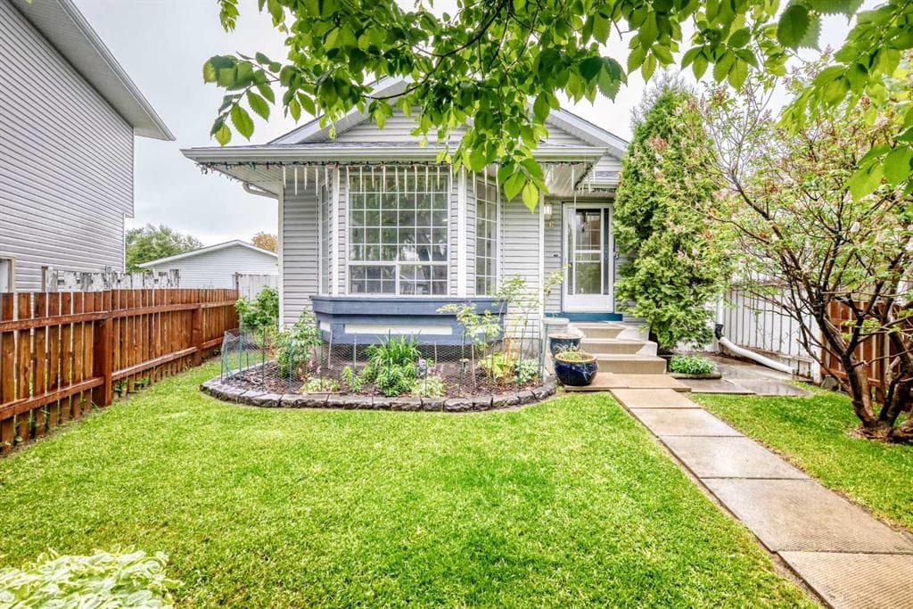 3-bed Detached for sale at 16 Martinridge Way, Calgary
