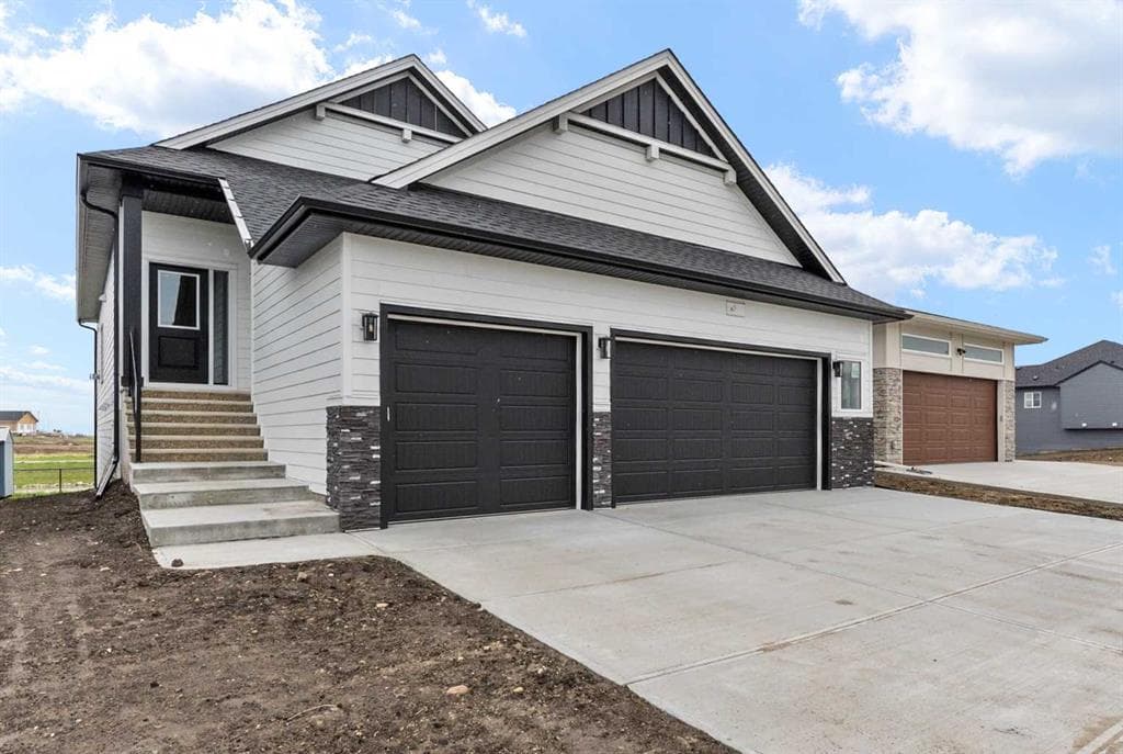 4-bed Detached for sale at 716 Mandalay Avenue, Carstairs