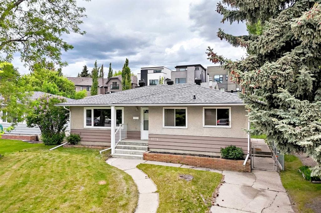 4-bed Detached for sale at 1228 Rosehill Drive NW, Calgary