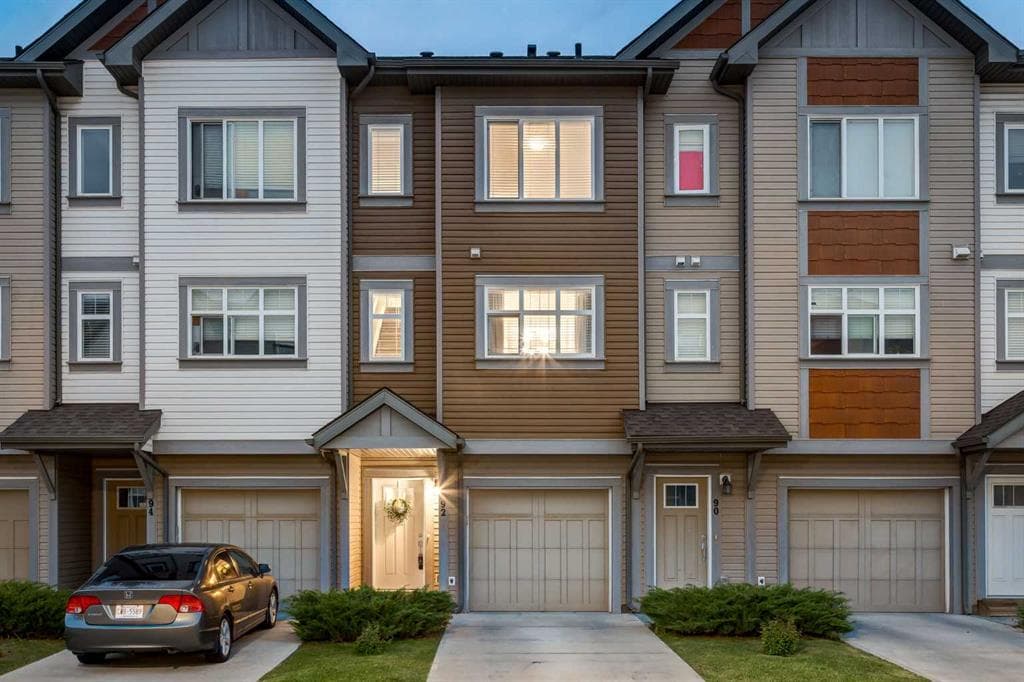 92 Copperstone Common SE — photo 1