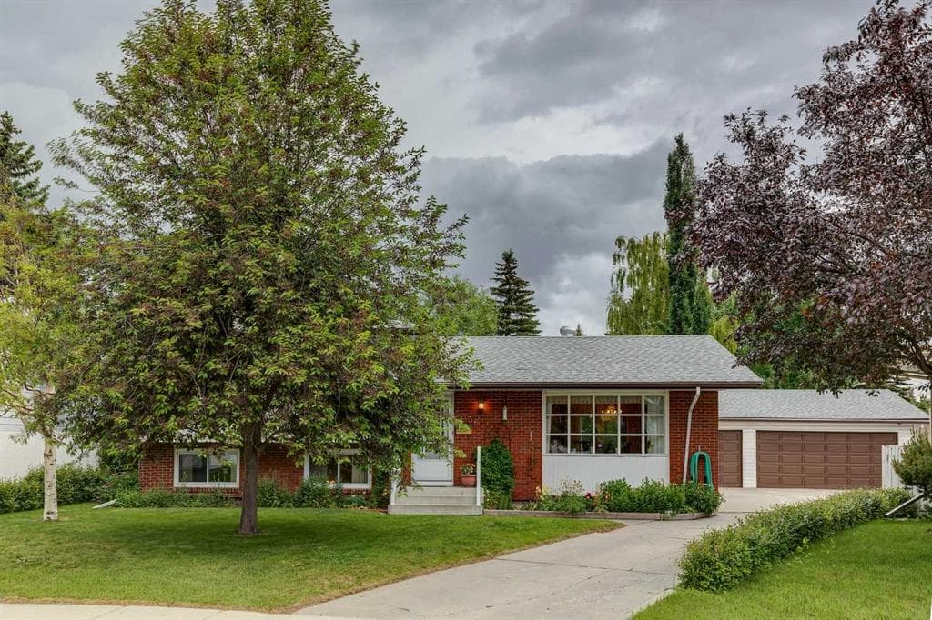 5036 Vallance Crescent NW — photo 1