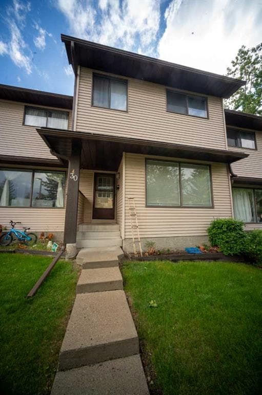 3-bed Townhouse for sale at 30, 380 Bermuda Drive NW, Calgary