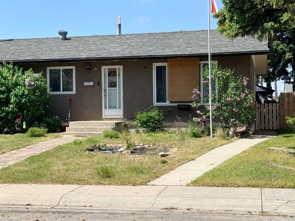 15 Mardale Crescent NE — photo 1