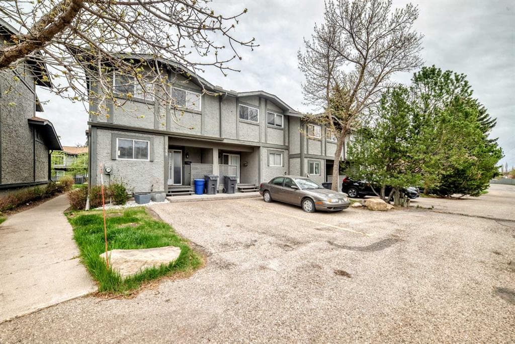 3-bed Townhouse for sale at 144, 7172 Coach Hill Road SW, Calgary