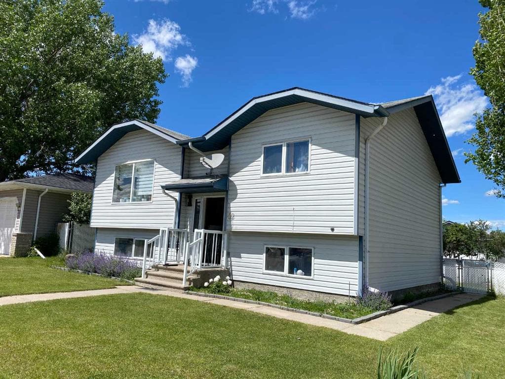 6-bed Detached for sale at 52 Upland Drive W, Brooks