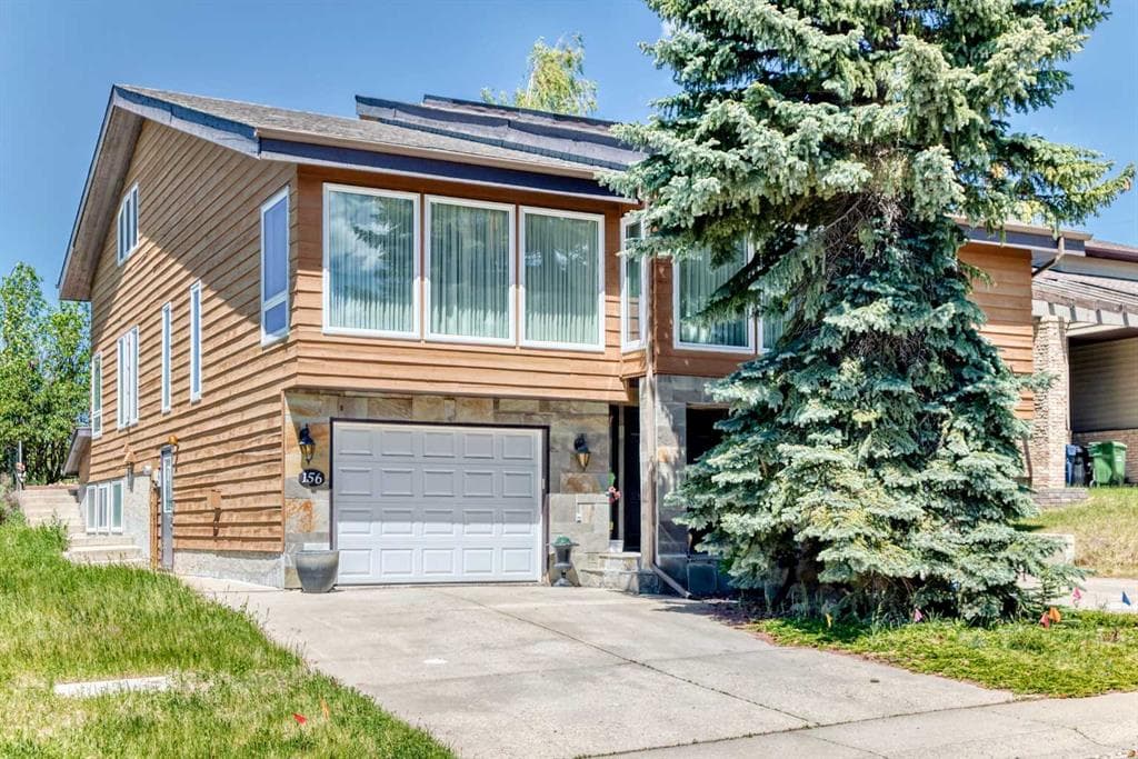 156 Edgehill Close NW — photo 1