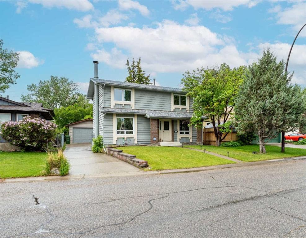 332 Deer Run Crescent SE — photo 1