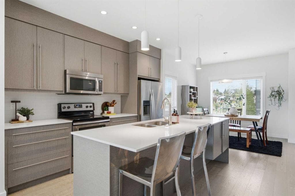 4-bed Townhouse for sale at 2101, 5305 32 Avenue SW, Calgary