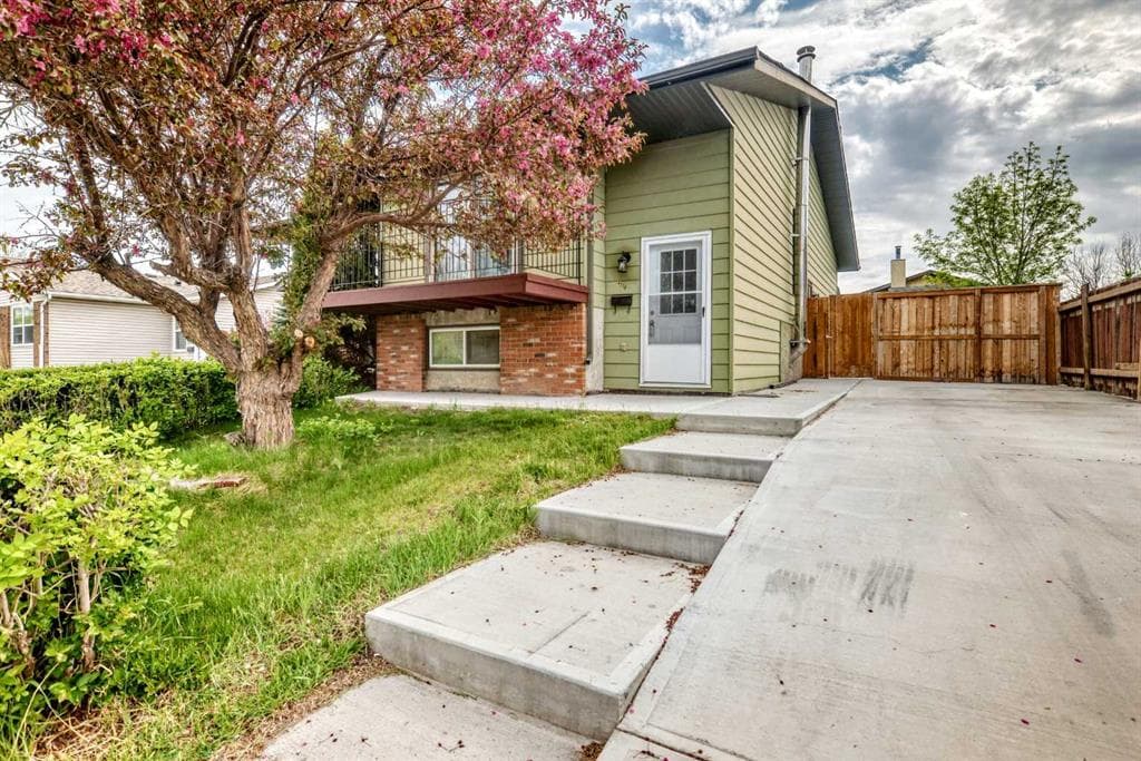 3-bed Semi-detached for sale at 4218 38 Street NE, Calgary