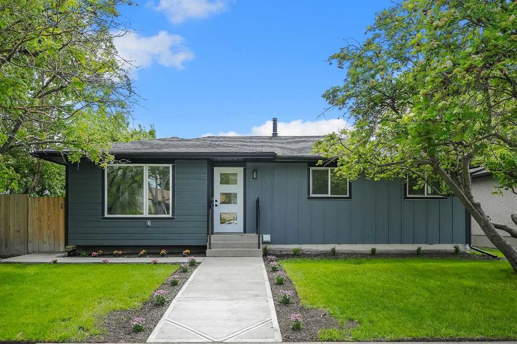 419 Acadia Drive SE — photo 1
