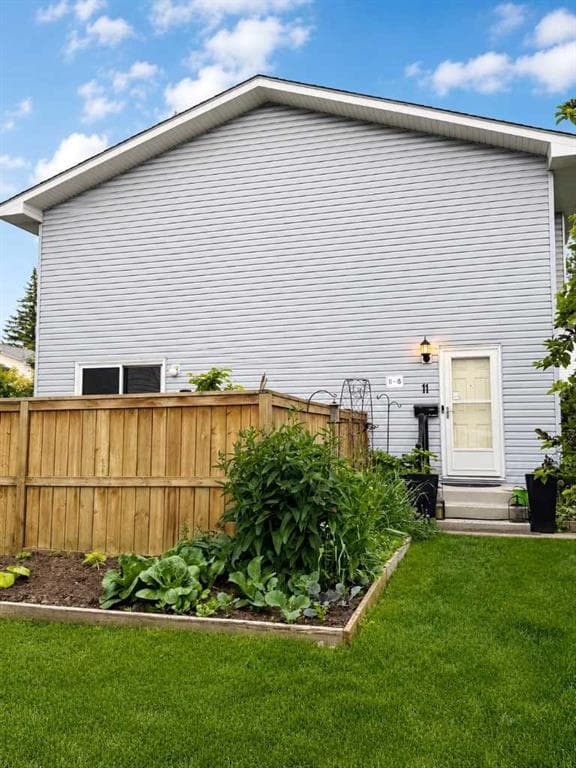 2-bed Townhouse for sale at 11, 4810 40 Avenue SW, Calgary