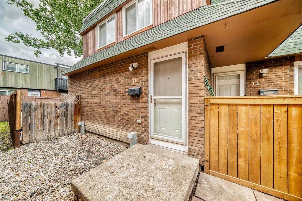 11, 11240 6 Street SW — photo 1