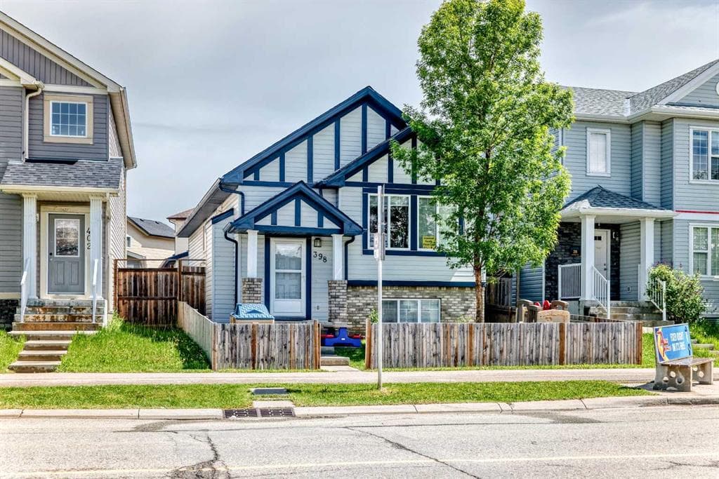 398 MARTINDALE Drive NE — photo 1
