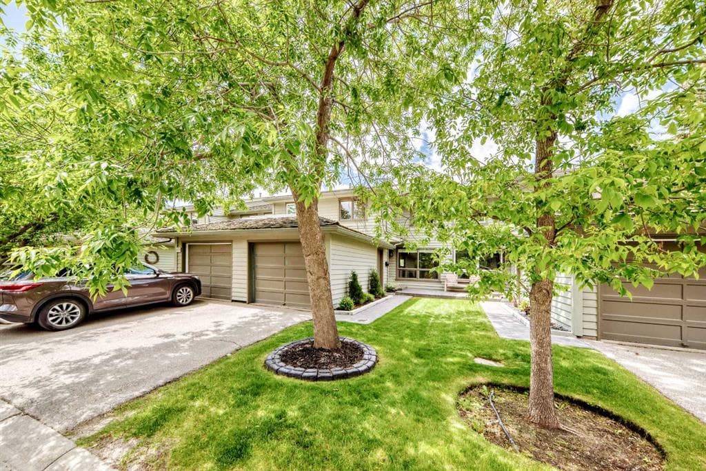 3-bed Townhouse for sale at 572 Point Mckay Grove NW, Calgary