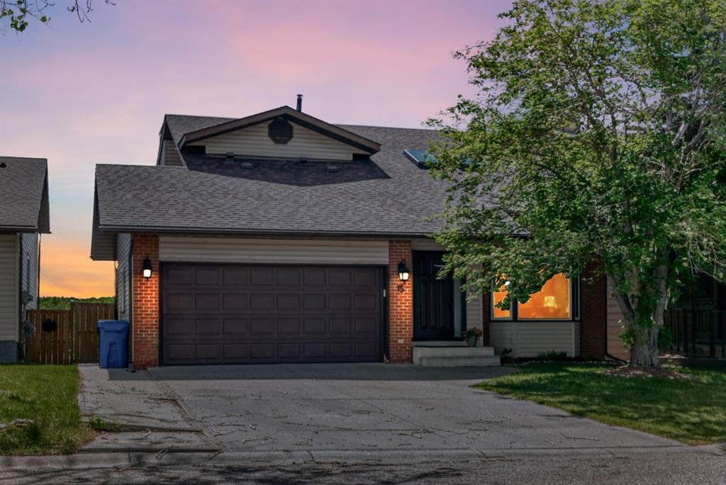 5-bed Detached for sale at 15 Hawkcliff Way NW, Calgary