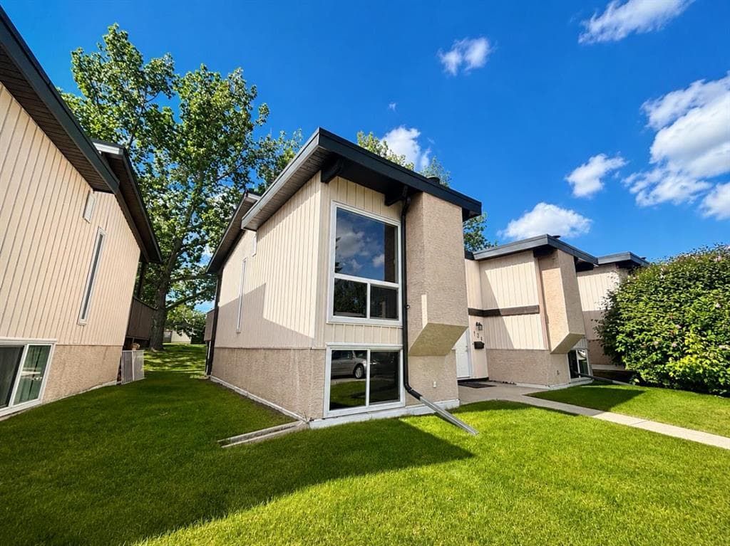 2-bed Townhouse for sale at 129 Oaktree Lane SW, Calgary