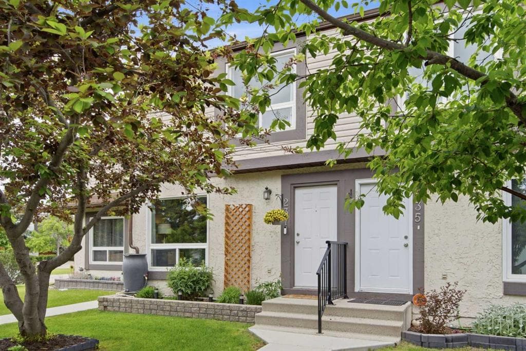 2-bed Townhouse for sale at 237 Deerpoint Lane SE, Calgary