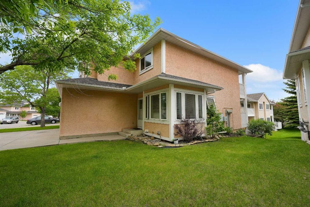 4-bed Townhouse for sale at 125, 388 Sandarac Drive NW, Calgary