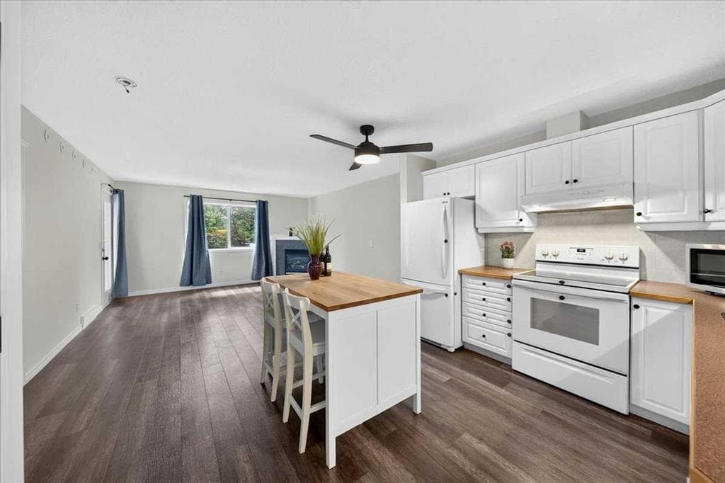 2-bed Apartment for sale at 202, 6148 Bowness Road NW, Calgary