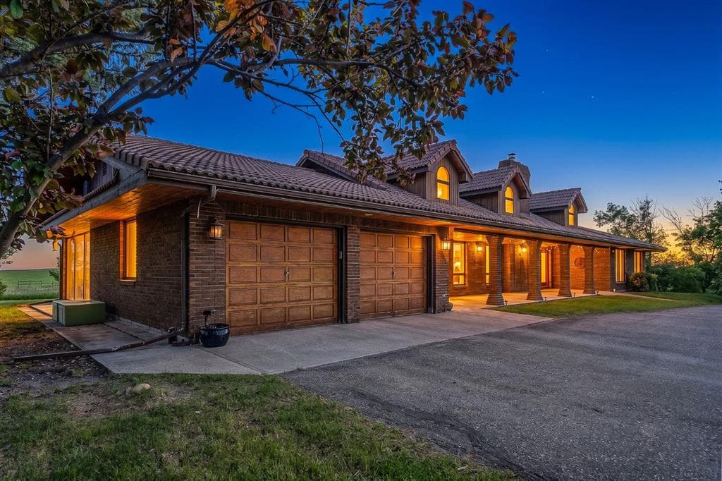 6-bed Detached for sale at 285021 Township Road 252, Rural Rocky View County