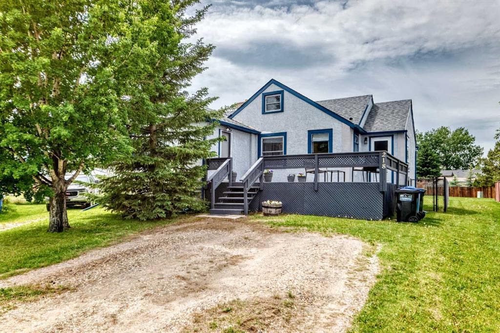 4-bed Detached for sale at 218 Southridge Place, Didsbury