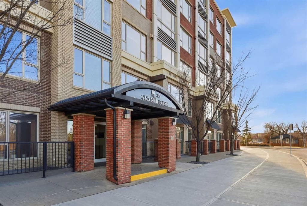 2-bed Apartment for sale at 414, 35 Inglewood Park SE, Calgary