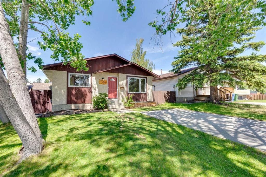 4-bed Detached for sale at 727 Ranchview Circle NW, Calgary