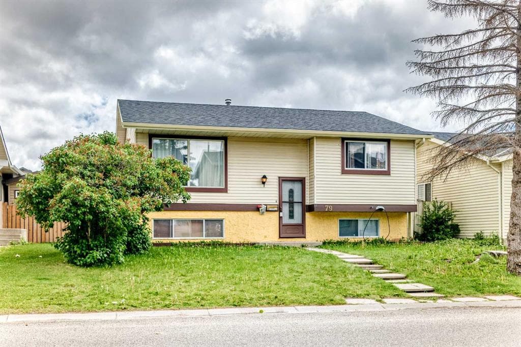 79 Castledale Way NE — photo 1