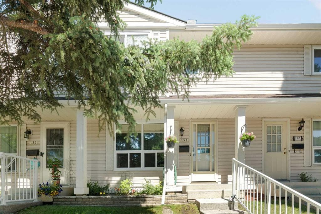 3-bed Townhouse for sale at 191 Woodmont Terrace SW, Calgary