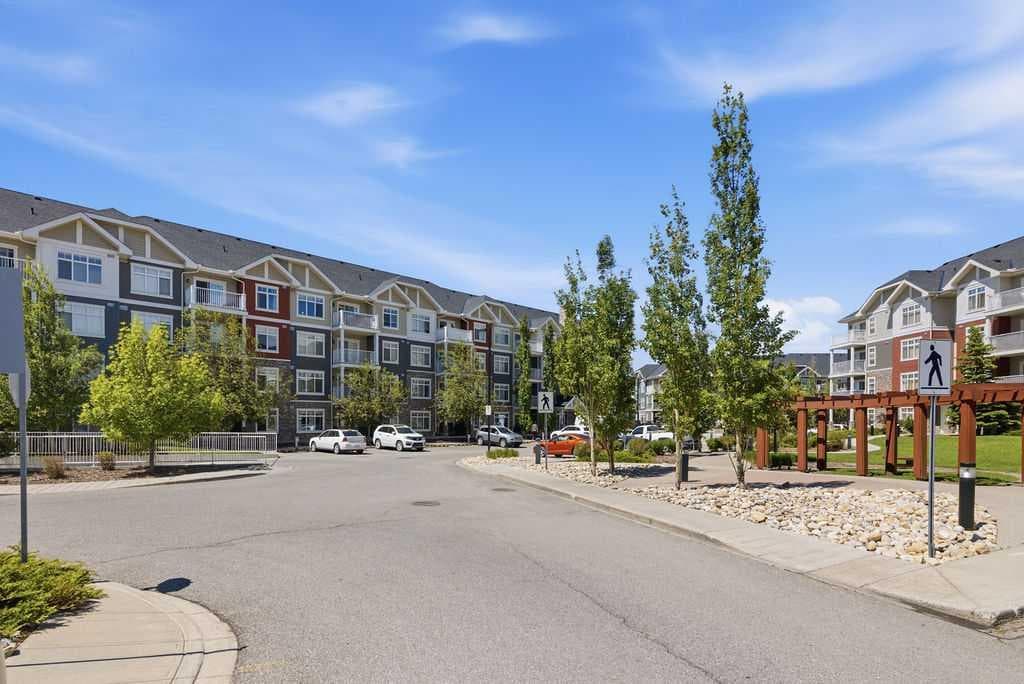 6114, 155 Skyview Ranch Way NE — photo 1