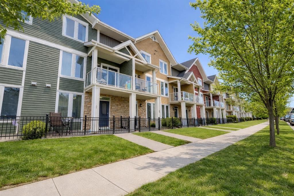 3-bed Townhouse for sale at 37 Auburn Bay Link SE, Calgary
