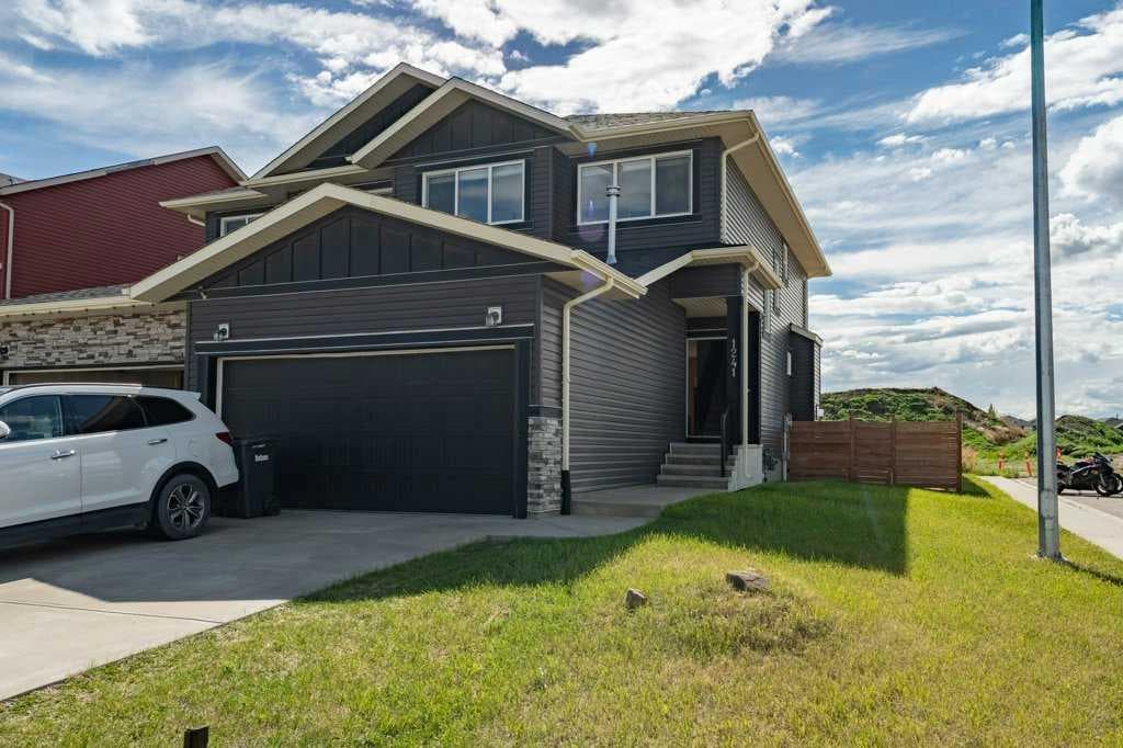 3-bed Semi-detached for sale at 1241 Westmount Drive, Strathmore