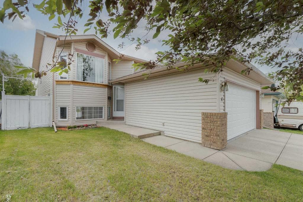 3-bed Detached for sale at 4 Big Springs Hill SE, Airdrie