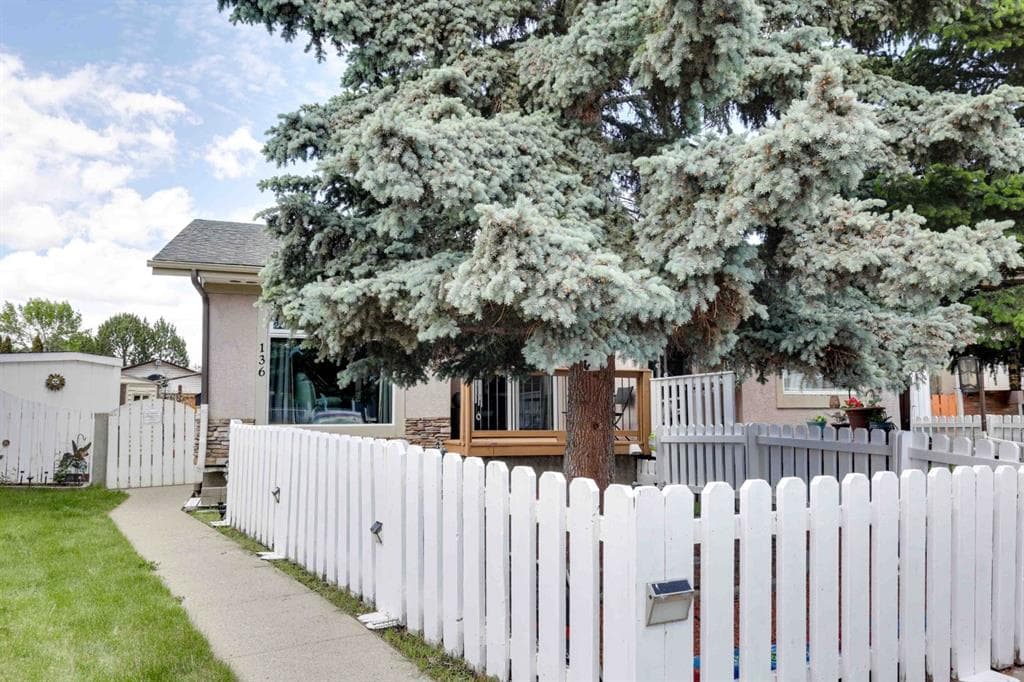 2-bed Semi-detached for sale at 136 Abalone Place NE, Calgary