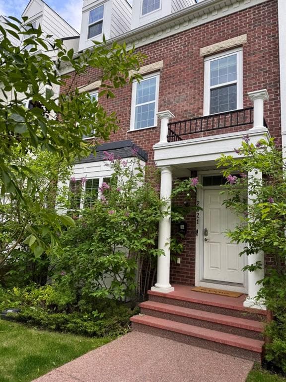 3-bed Townhouse for sale at 2821 Dallaire Avenue SW, Calgary