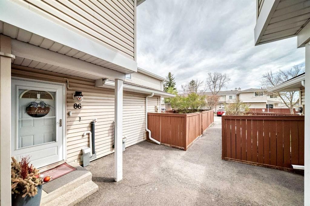 4-bed Townhouse for sale at 86, 1155 Falconridge Drive NE, Calgary