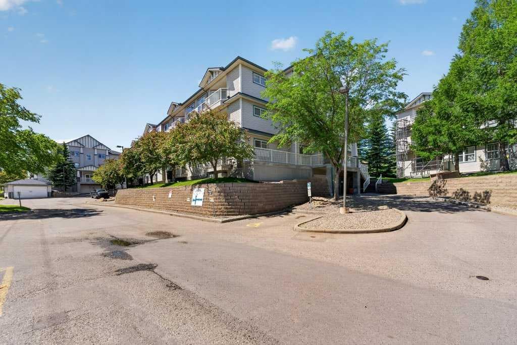 1-bed Apartment for sale at 106, 11 Somervale View SW, Calgary