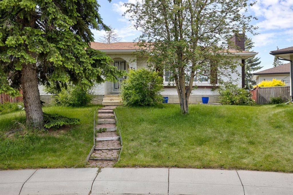 4-bed Detached for sale at 35 Penworth Place SE, Calgary