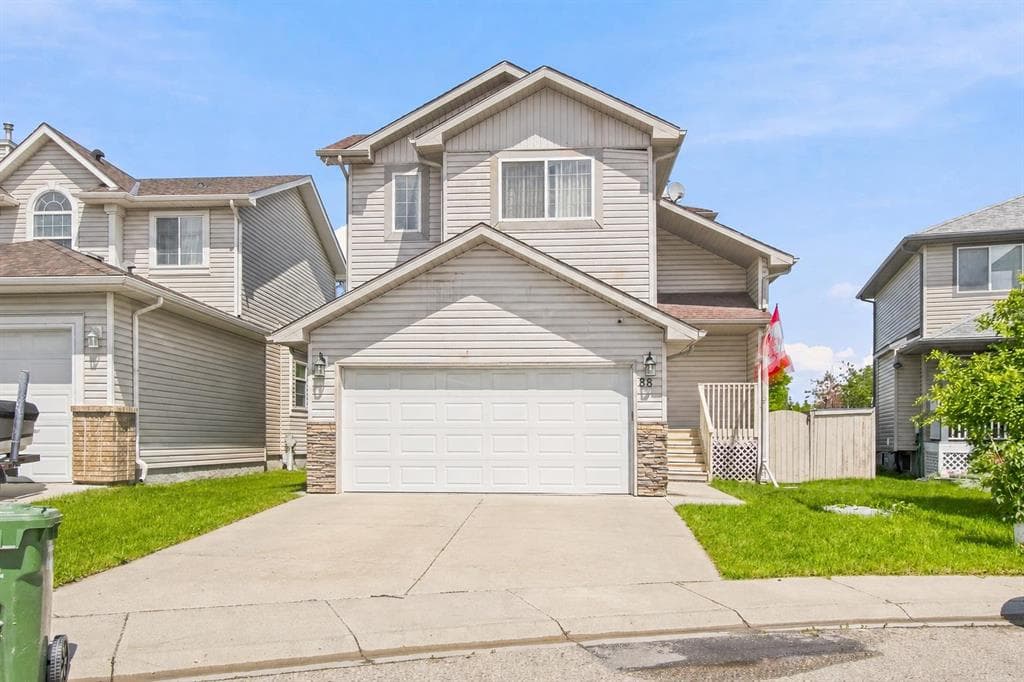 4-bed Detached for sale at 88 Willowbrook Crescent NW, Airdrie
