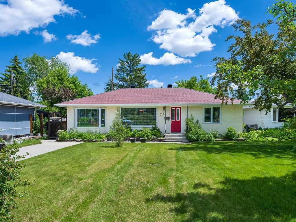 1916 Grand Oaks Drive SW — photo 1