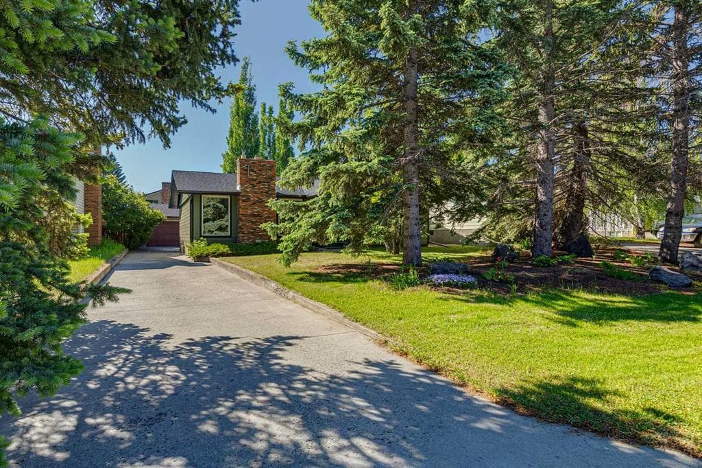 3-bed Detached for sale at 10220 Brookpark Boulevard SW, Calgary