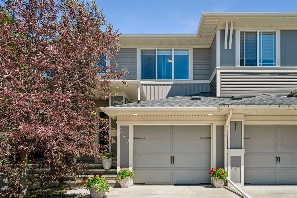 3-bed Townhouse for sale at 549 Hillcrest Road SW, Airdrie