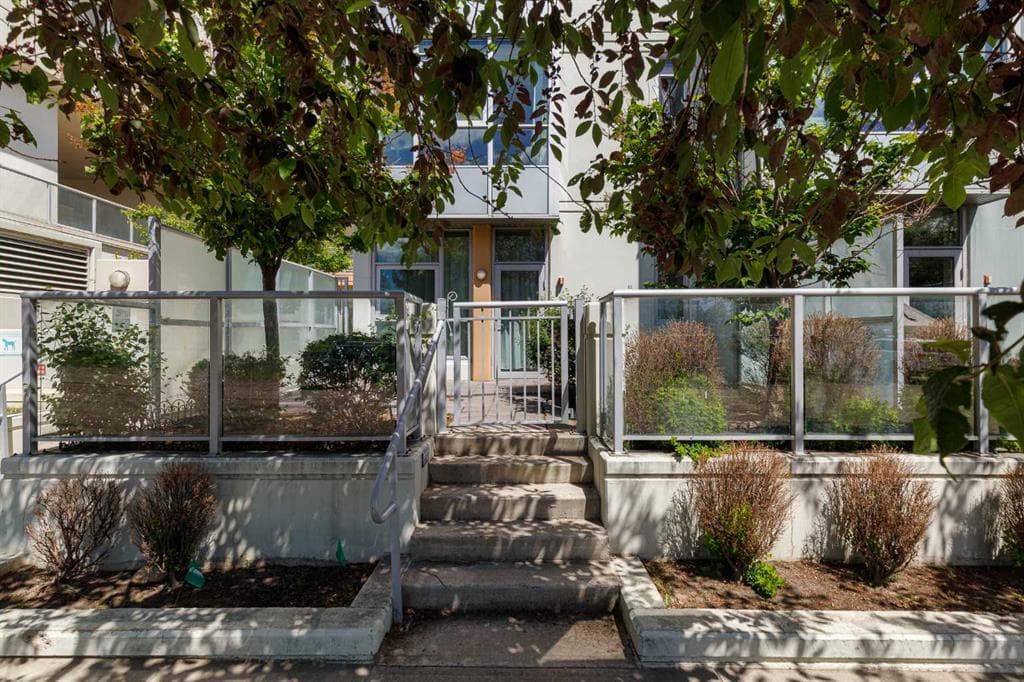 132, 99 Spruce Place SW — photo 1